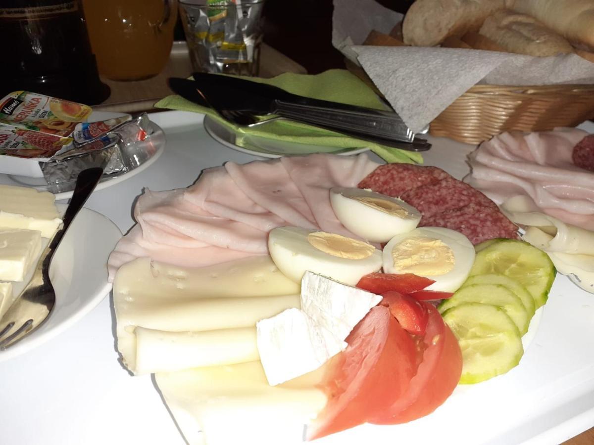 Penzion Tyra Trinec Buitenkant foto