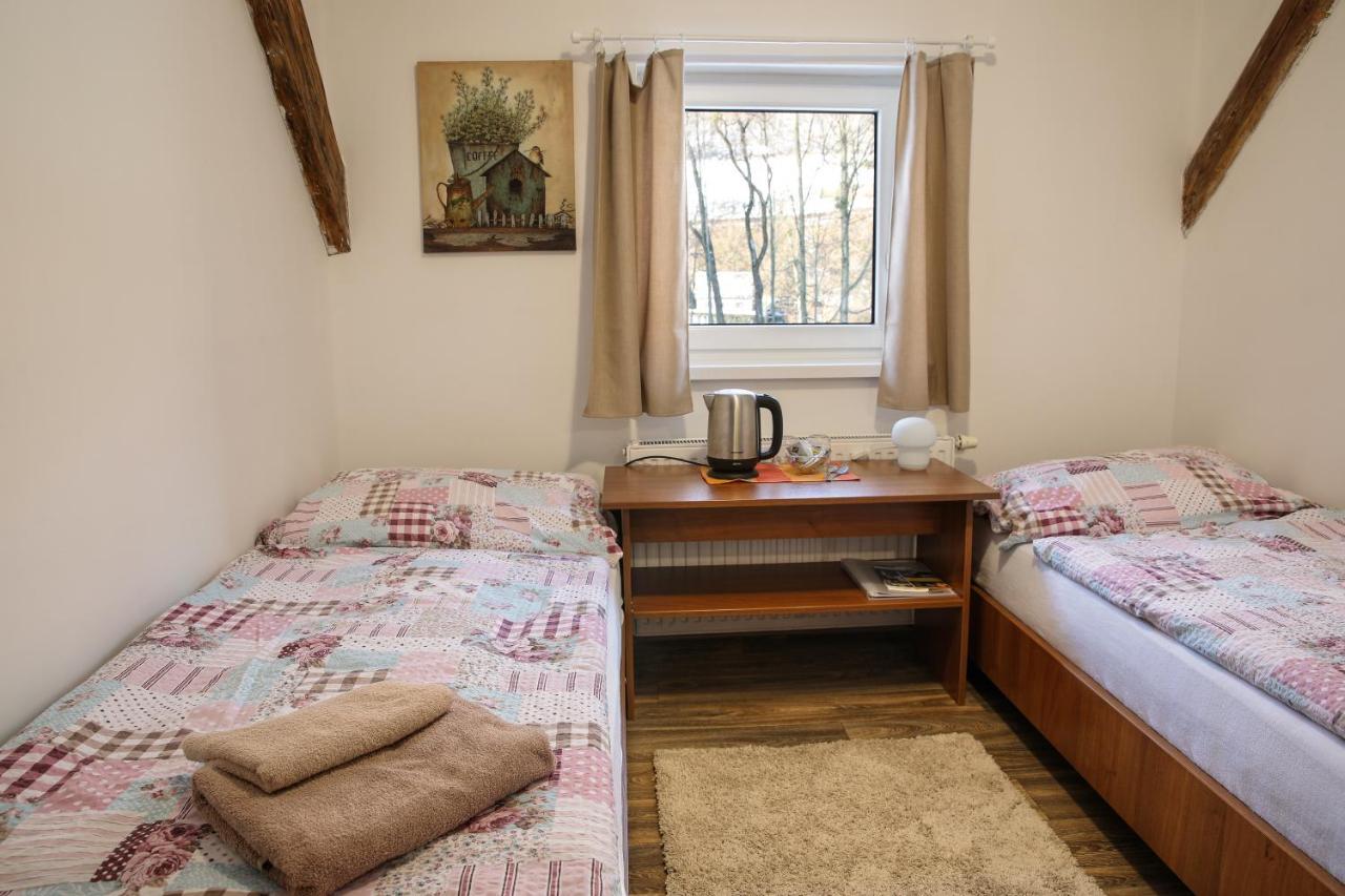 Penzion Tyra Trinec Buitenkant foto
