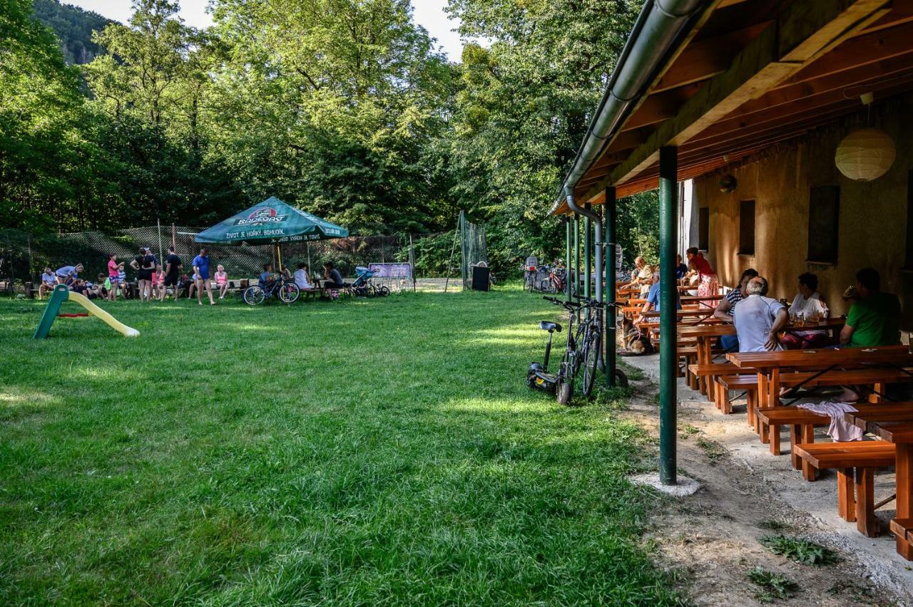 Penzion Tyra Trinec Buitenkant foto