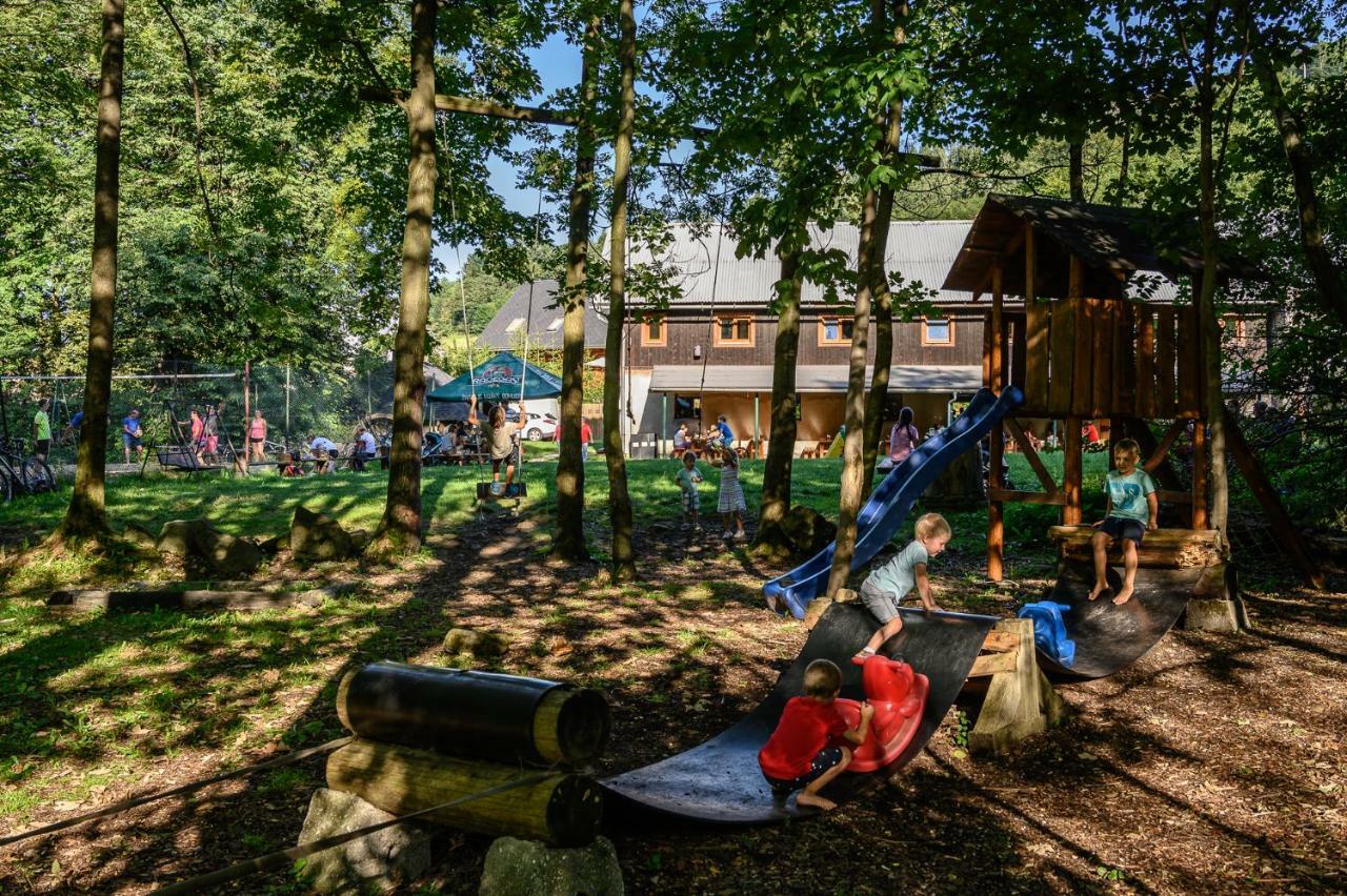 Penzion Tyra Trinec Buitenkant foto