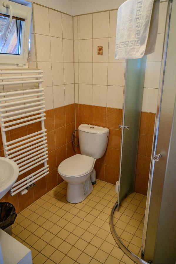 Penzion Tyra Trinec Buitenkant foto