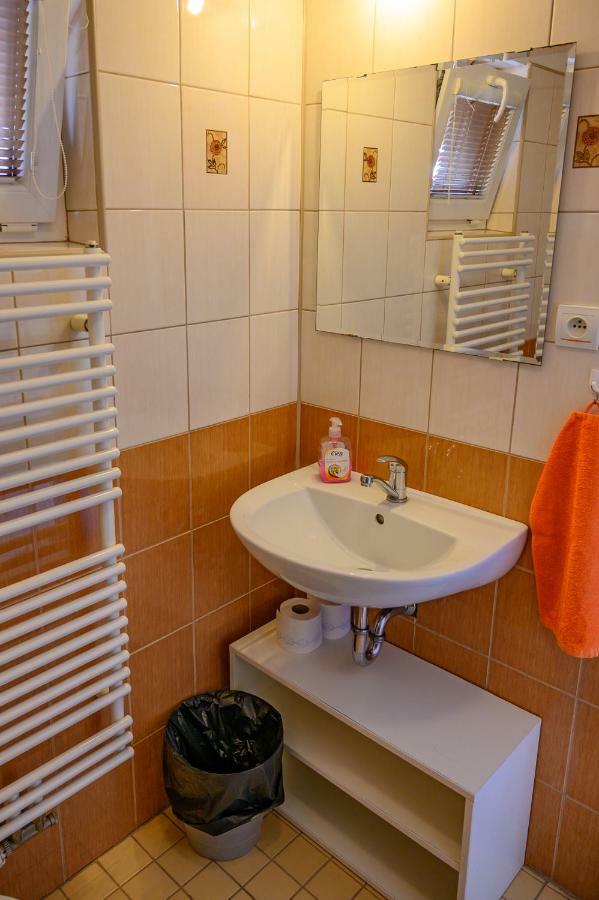 Penzion Tyra Trinec Buitenkant foto